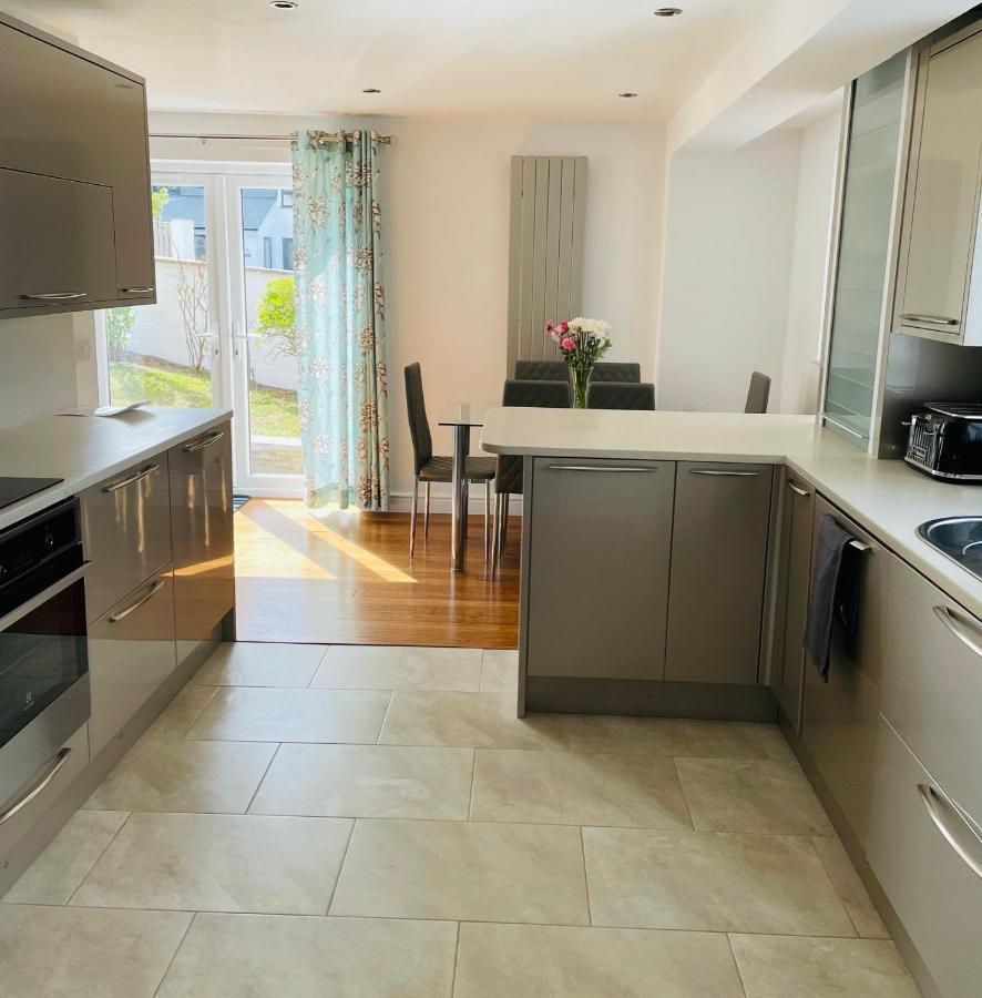 Sunny Corner, Padstow. Spacious 3 Bedrooms, 2.5 Bathrooms, Parking, Garden. Екстер'єр фото