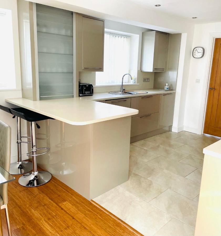 Sunny Corner, Padstow. Spacious 3 Bedrooms, 2.5 Bathrooms, Parking, Garden. Екстер'єр фото