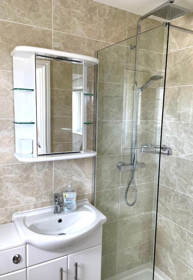 Sunny Corner, Padstow. Spacious 3 Bedrooms, 2.5 Bathrooms, Parking, Garden. Екстер'єр фото