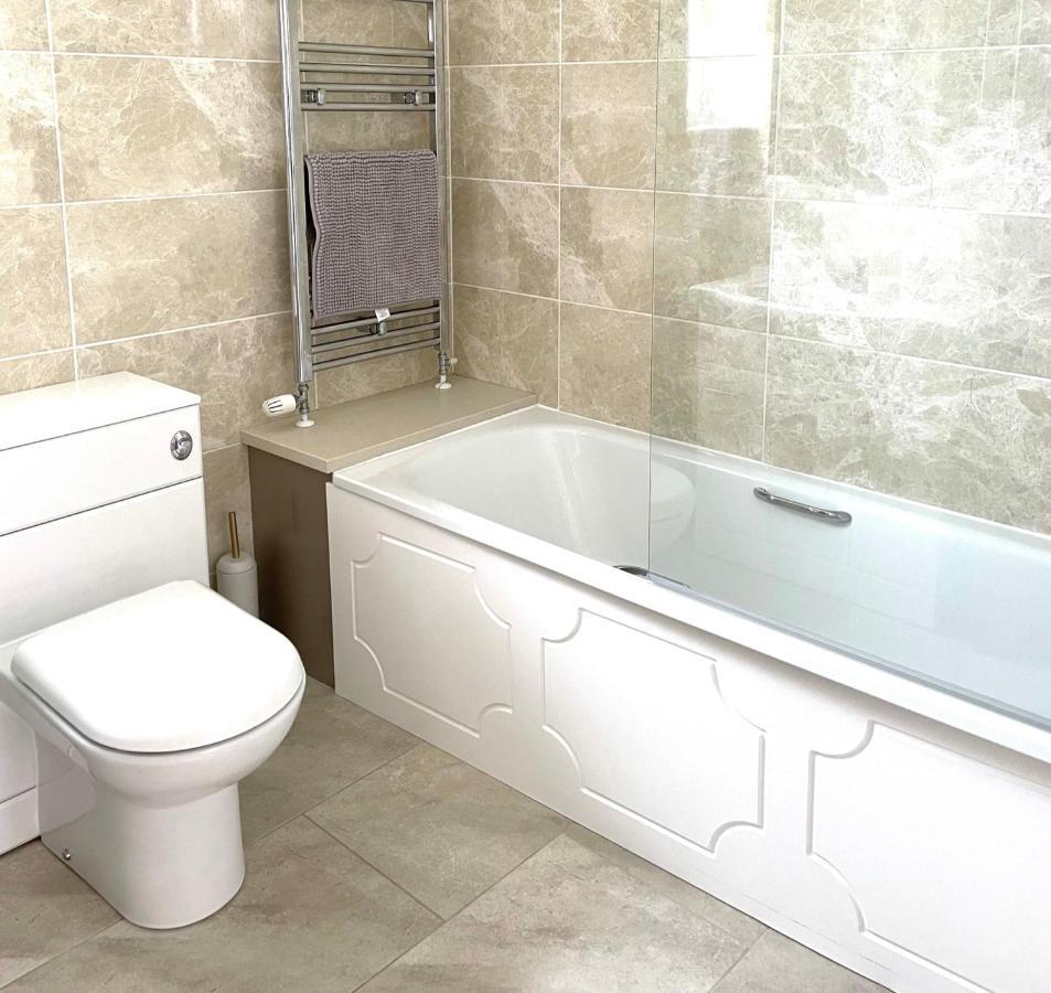 Sunny Corner, Padstow. Spacious 3 Bedrooms, 2.5 Bathrooms, Parking, Garden. Екстер'єр фото