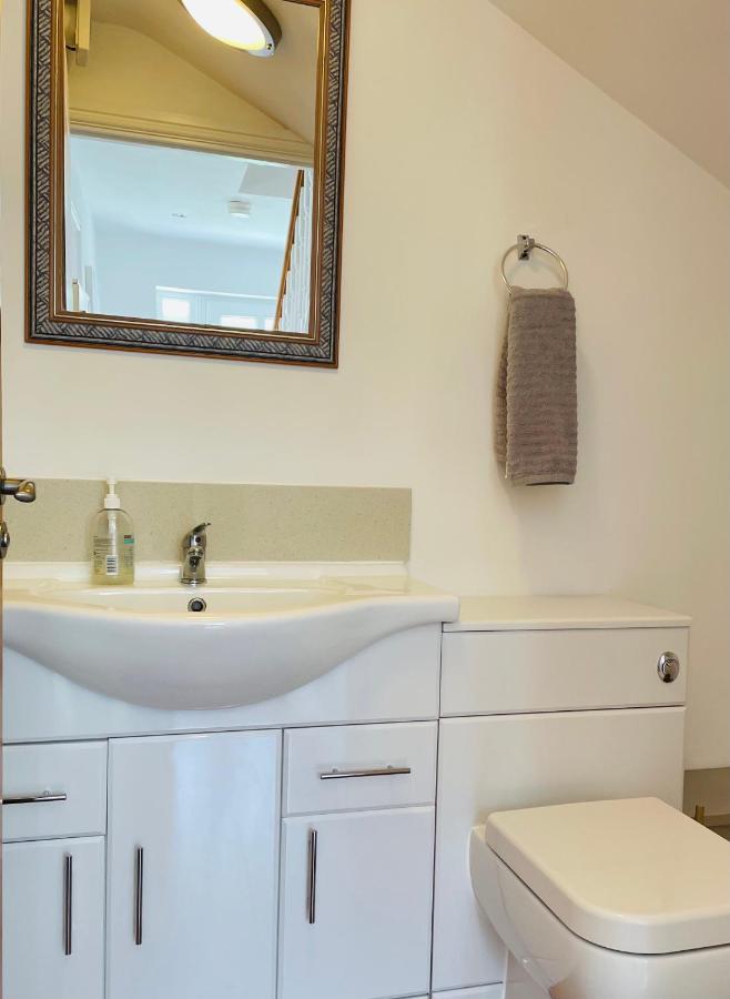 Sunny Corner, Padstow. Spacious 3 Bedrooms, 2.5 Bathrooms, Parking, Garden. Екстер'єр фото